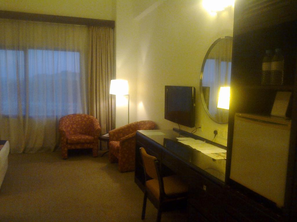 Rhr Hotel At Uniten Kajang Habitación foto